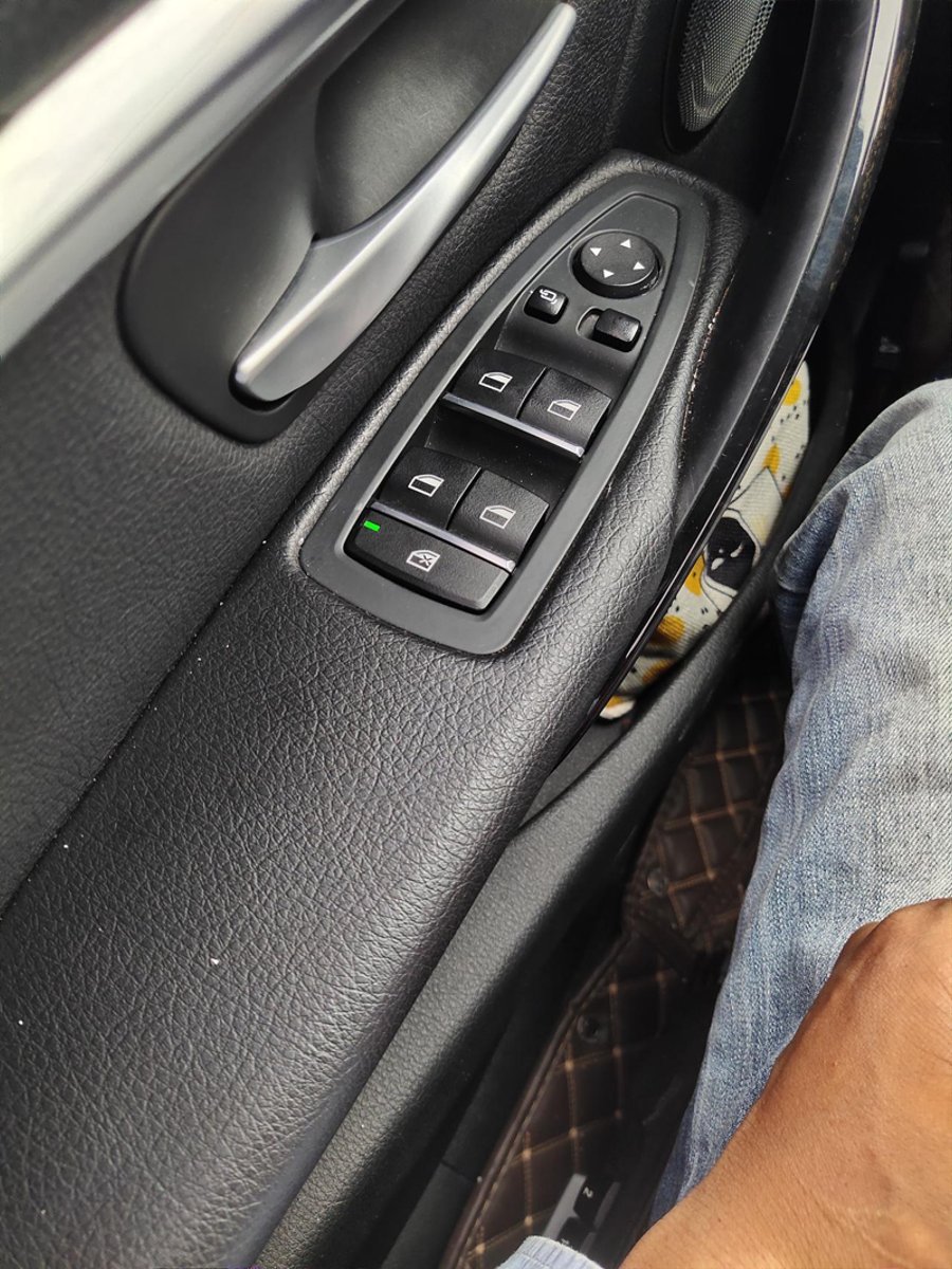 宝马3系 3系车窗锁无法解锁 按下去没反应 只能通过主驾驶打开后排窗户 有没有遇到过的 怎么处理的