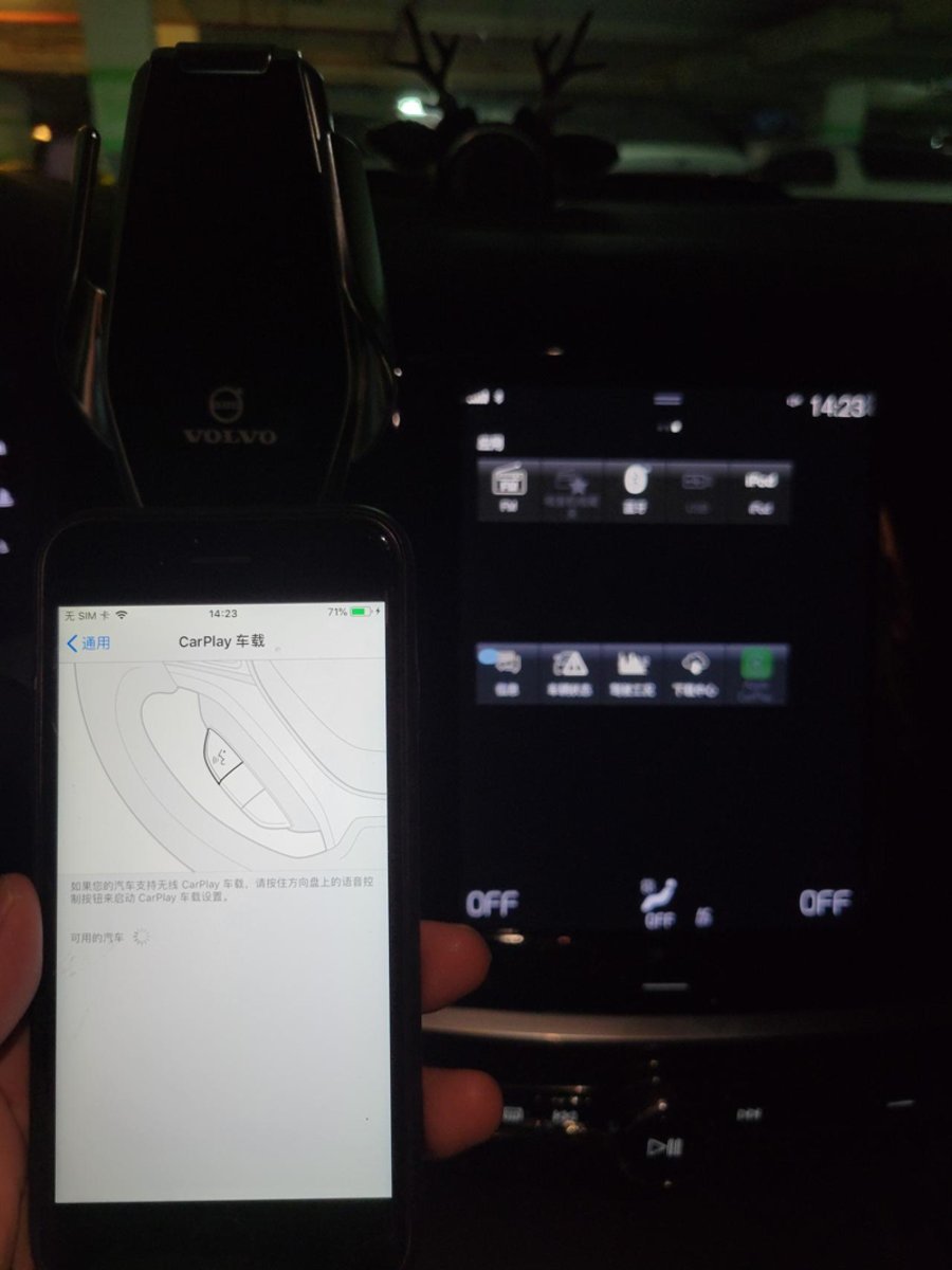 沃尔沃S60 求助下窝窝车友，我用iphone连手机热点之后，再用原装数据线插到手套箱的白色接口上，carplay的图标