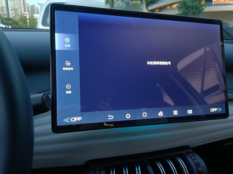比亚迪元PLUS 前两天升级后，自动泊车能不能用还不知道，出现影像连接不上，右后门从里面打不开。