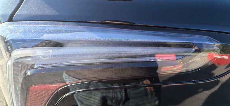 凯迪拉克XT5 3个月新车，两个后尾灯有水雾，什么情况？