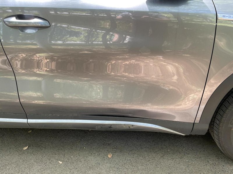 比亚迪元PLUS 车子副驾驶门板下沿自己不小心撞凹陷了，这个弄下大约多少钱？