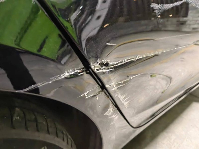 特斯拉Model 3 新车，无腻子钣金要4.5k，自己修还是报保险合适啊？