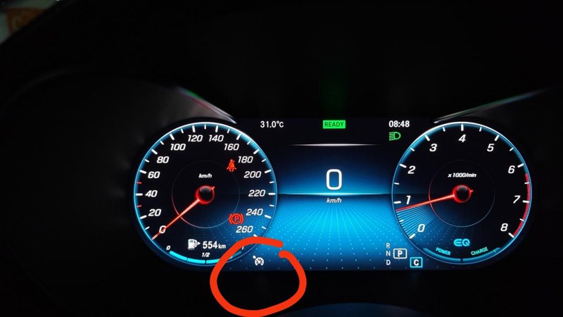 奔驰C级 如图，车机显示的这个图标怎么删除啊，是定速巡航的图标
