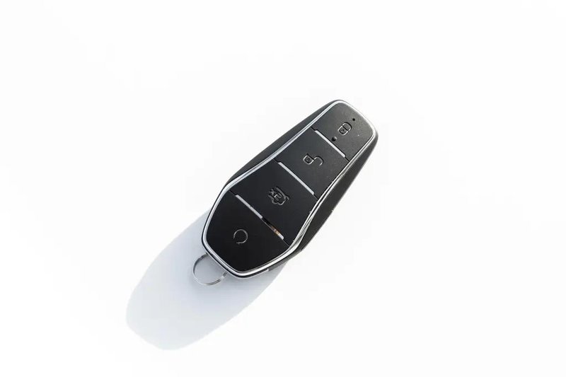 比亚迪e2 建议低配钥匙可以改为遥控折叠钥匙取消一键启动无钥匙进入价格优惠