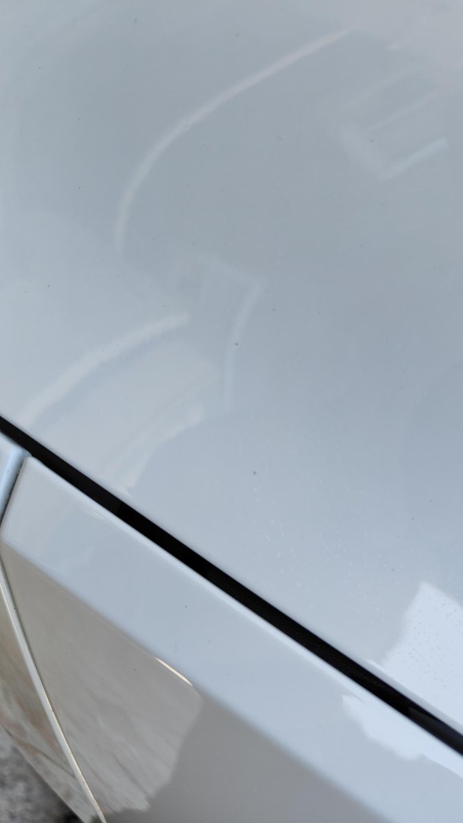 吉利博越L 买车的时候选的白色，然后擦车的时候发现车漆上总会有这种锈点，这种得怎么擦啊