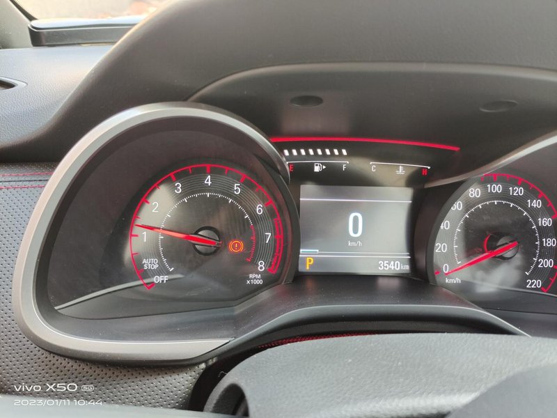 雪佛兰科鲁泽   22款 1.3T 自动畅快  冷车启动转速在一千三左右  一会之后还是在一千左右  这正常吗 