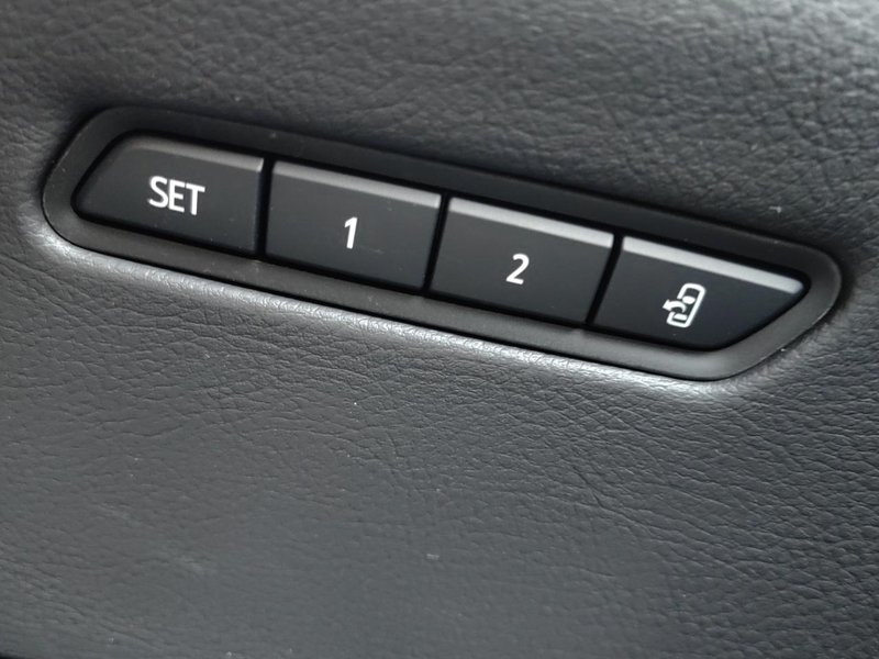 凯迪拉克XT5 主驾驶车门子上，这个按钮干什么用的