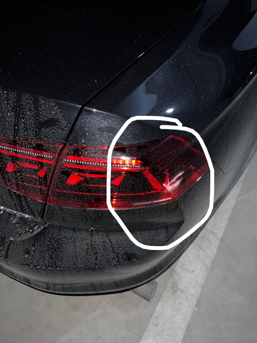 大众迈腾 提车2天把尾灯灯罩撞裂了，换一个灯罩多少钱?