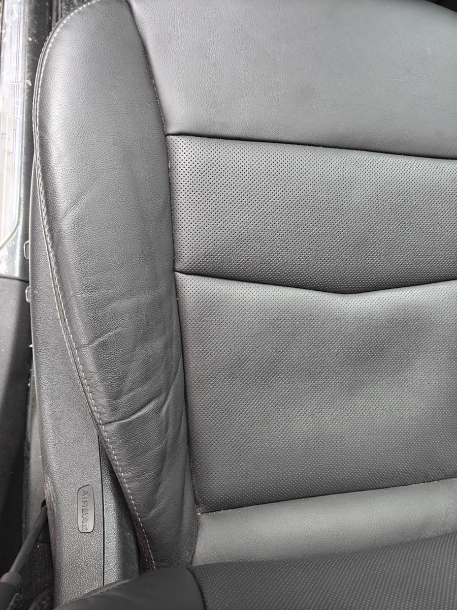 凯迪拉克XT5 请问各位XT5车主座椅也是这样吗？不到一年就褶皱了。。