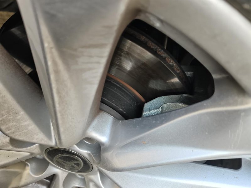 丰田卡罗拉锐放 轮毂三个月不到怎么生锈了