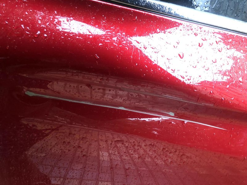 吉利帝豪S （买来7个月）后侧车门刮擦了，很深一条必须得补漆了[流泪]。因为是大红色，怕有色差。是去4s店补还是外面店补