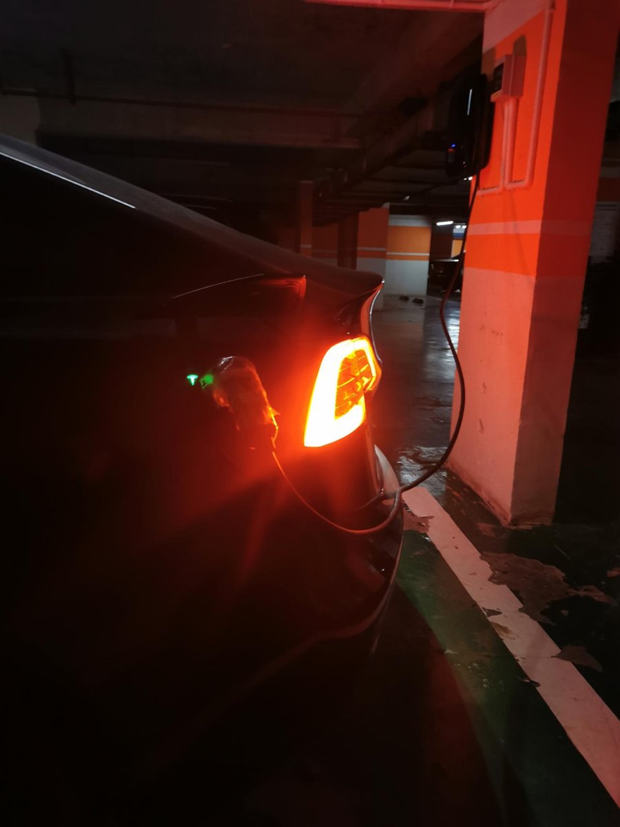 特斯拉Model 3 怎么解决在高速上因为不匹配充电口的问题，充电的时候充了1分钟马上就结束充电，这以后高速怎么开车？