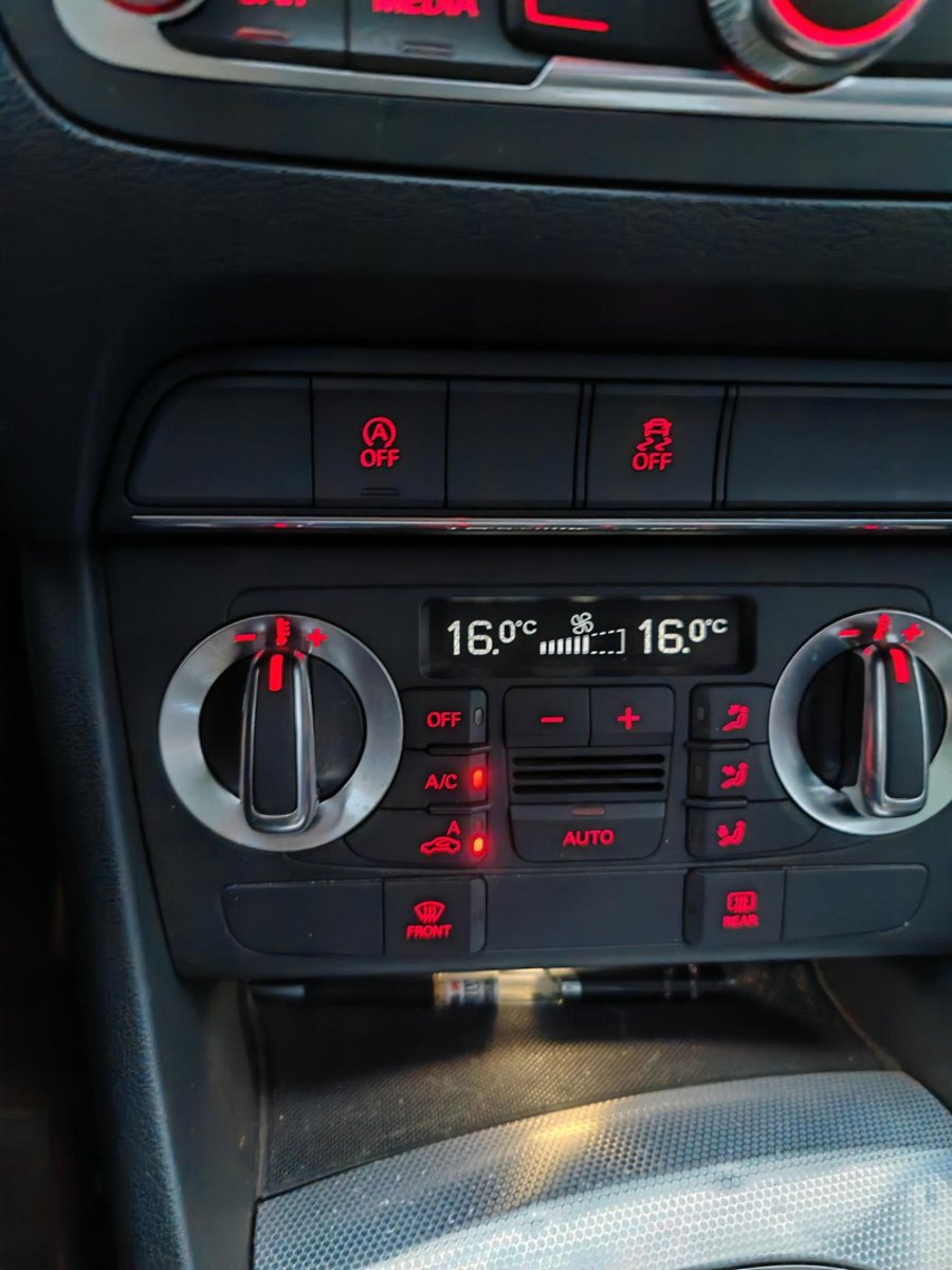 奥迪Q3 15年奥迪q3冬天空调怎么开，几个按钮都湿了，温度就是起不来，是不是空调坏了