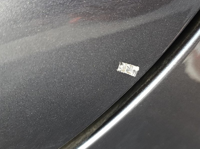 比亚迪秦PLUS DM-i 开车门的时候不小心撞到机械车位的杆掉漆了，需要处理吗，不处理会生锈吗