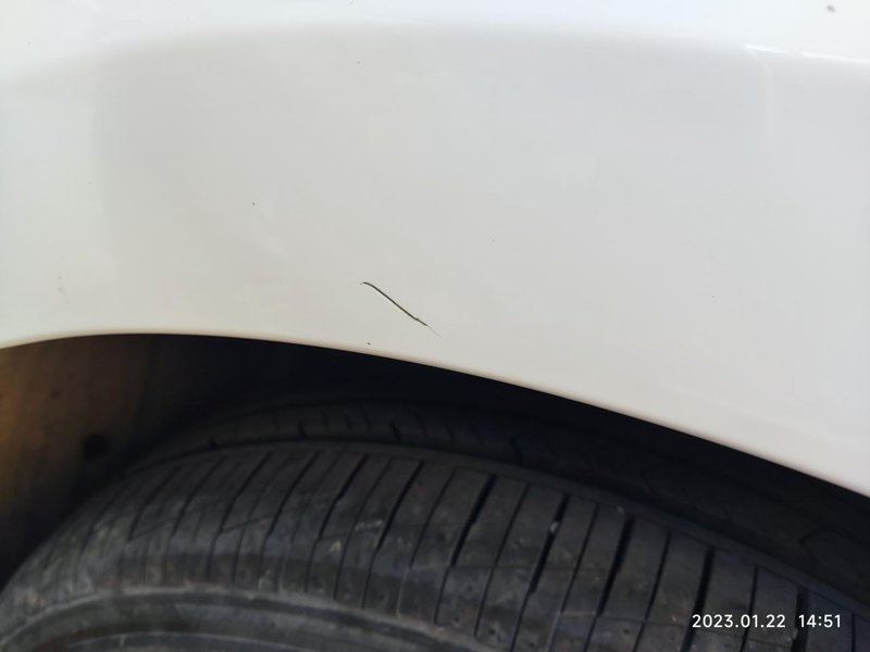别克威朗 右后轮上面的叶子板有个2厘米的划痕，需不需要处理下，会生锈吗