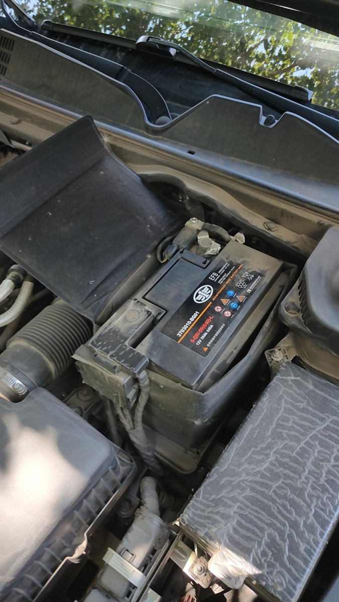 奔腾B70 ，那电瓶总提示电量低，从网上买了一个启停充电器，现在把b70 21款15周年版本的车电瓶拆下来