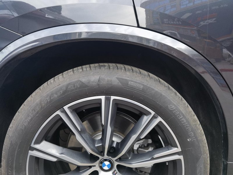 宝马X5 国产宝马x5的，有没有新车用5个月跑7千多公里出现轮胎爆裂的现象。的是2022款x5（2.