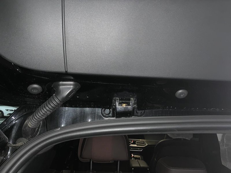 国产宝马X5铰链处有个类似金属排线断了，车友们知道是干嘛用的吗？影响汽车哪些功能？