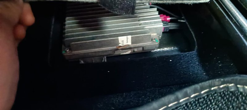 长安UNI-V 这个行车记录仪内存卡怎么插，的卡怎么插不进去，里面是不是还有一张自带的内存卡?怎么取出来