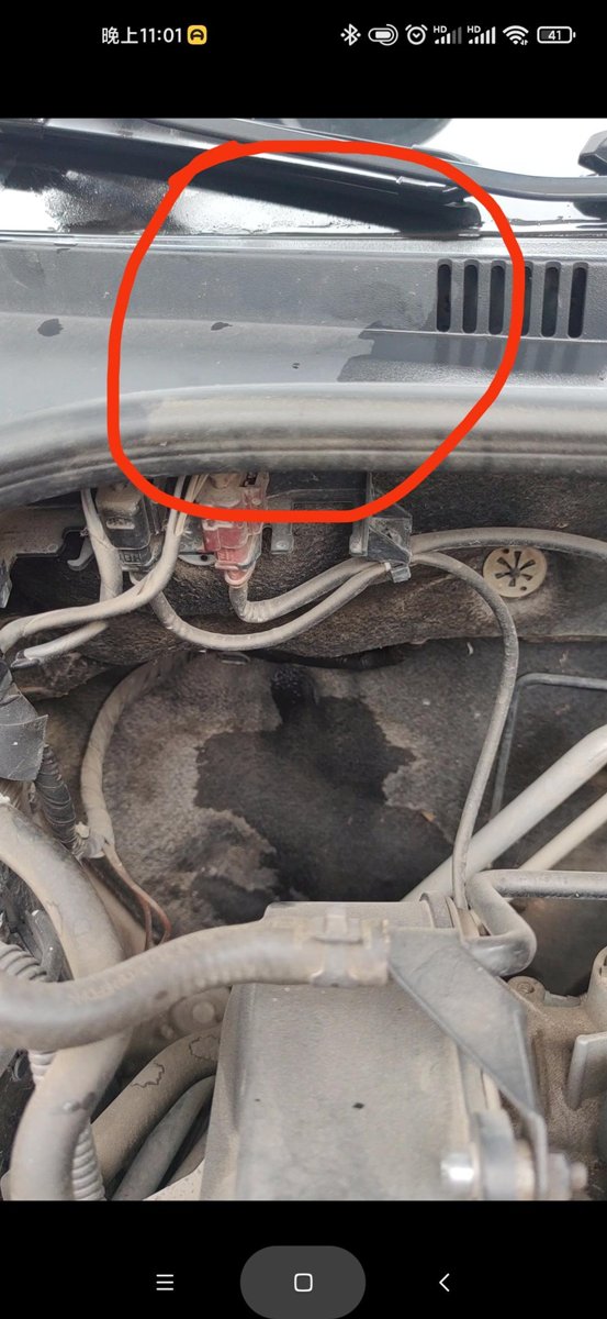 大众桑塔纳2013副驾驶发动机舱那里漏水怎么修？