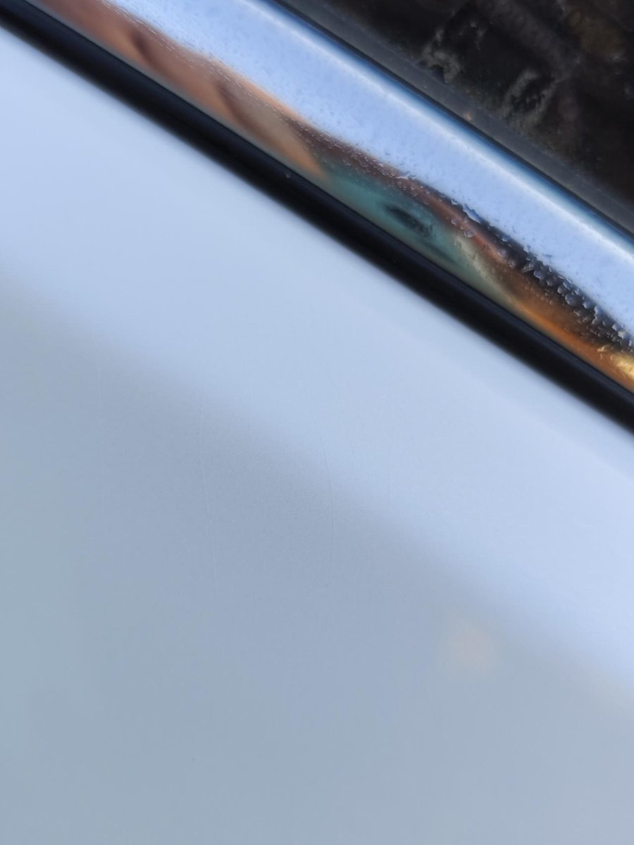 长安CS75 一个门的车漆开裂了，因为之前挂到路拦直接换了个门，厂里发的新门是一点儿颜色都没有门4S店喷的漆不到两个月就