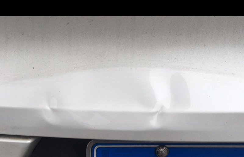 沃尔沃XC40 被追尾钣金修复、喷漆，后方塑料大包围更换，4s估价7、8千，这维修不便宜啊！