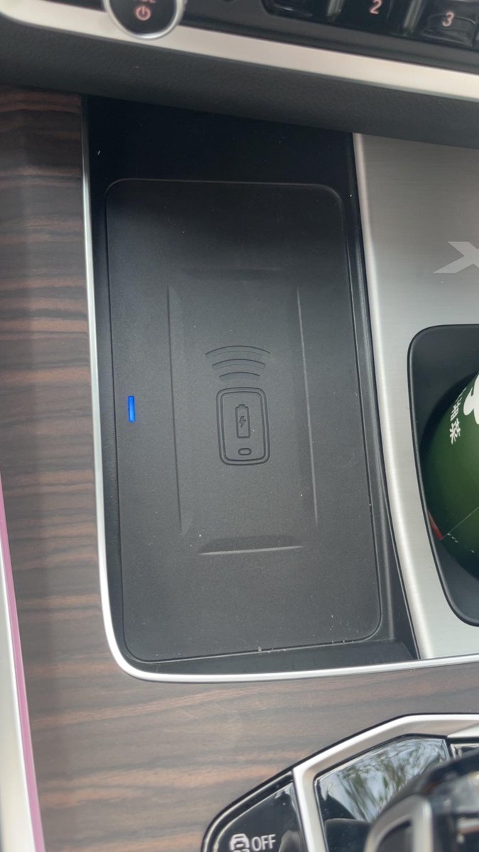 宝马X5 有没有大哥碰到无线充电板上没有手机，灯也是亮着的，手机放上去也不充电，开门还有提示充电板上有设备，可是并没有。