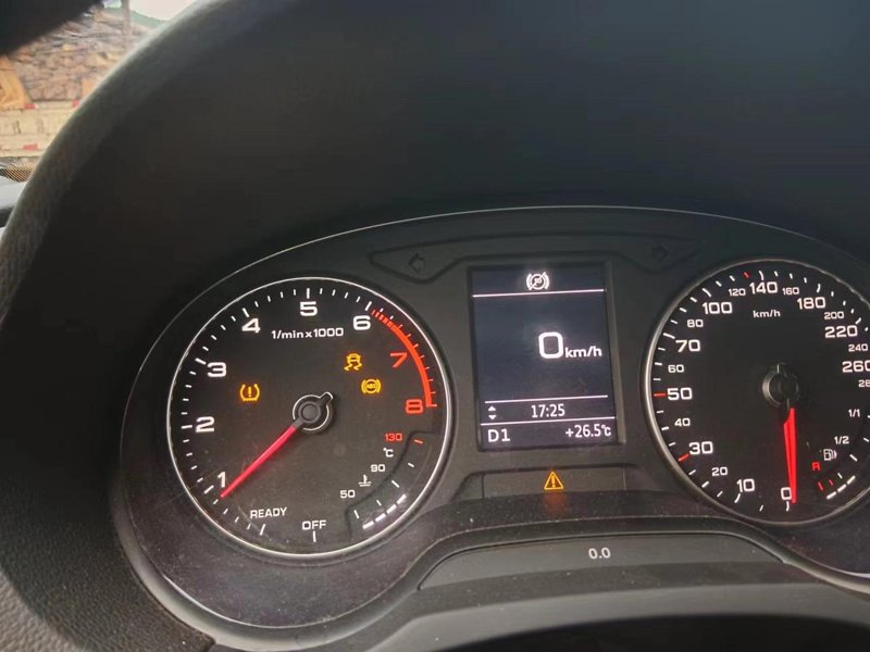奥迪A3 胎压、ABS、车身稳定系统故障灯同时亮起什么原因？