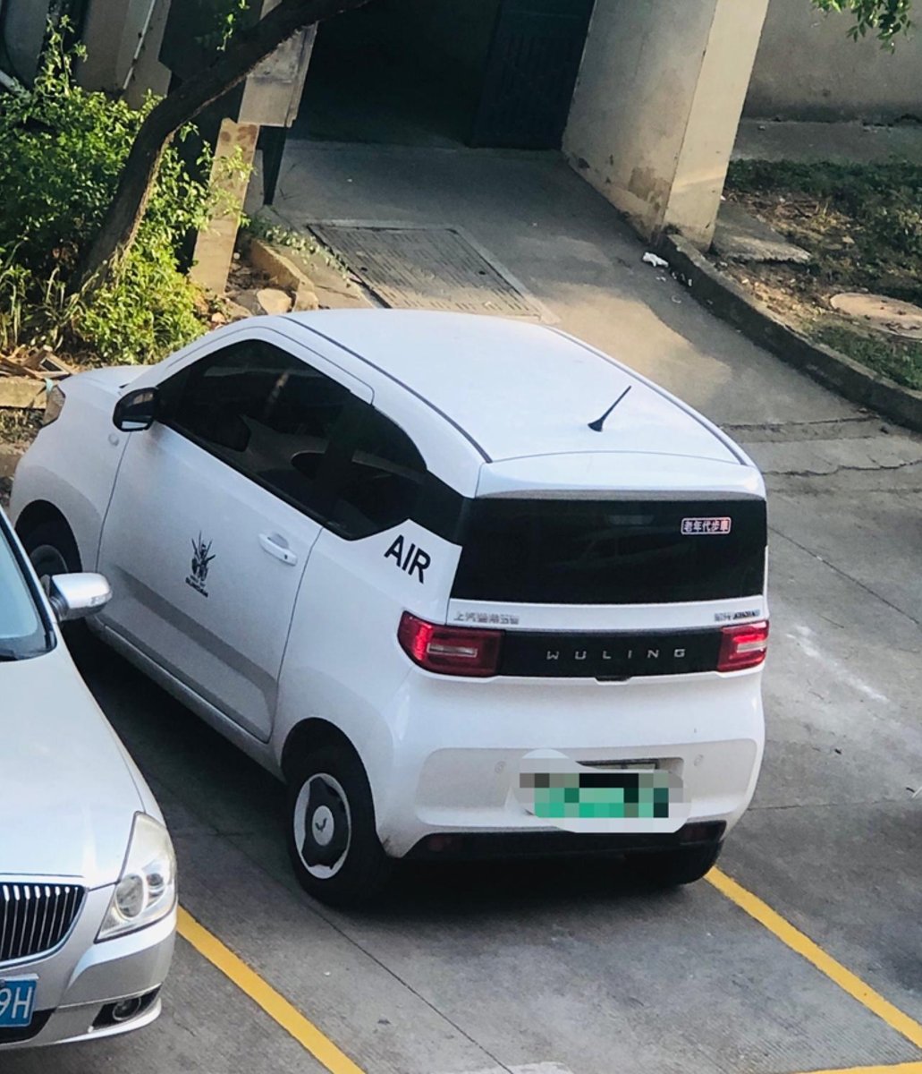 五菱五菱宏光MINIEV 江苏 苏州 买了两个月，跑了2000公里，白色最低配的加了空调，想知道现在出手能卖多少。