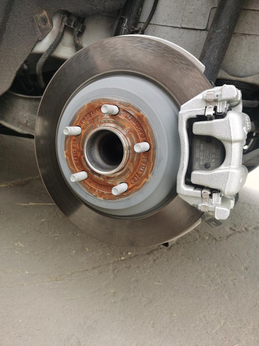 福特蒙迪欧 的轮盘有没有生锈（提车一个半月）也不知道正不正常