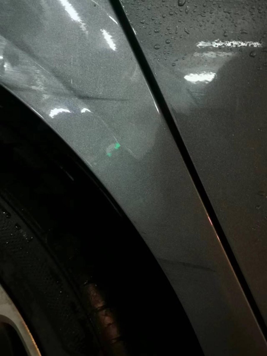 福特蒙迪欧 12月提的车，刚刚倒车时蹭到墙了，刮痕不深，有必要修复吗？有啥好办法修复吗？