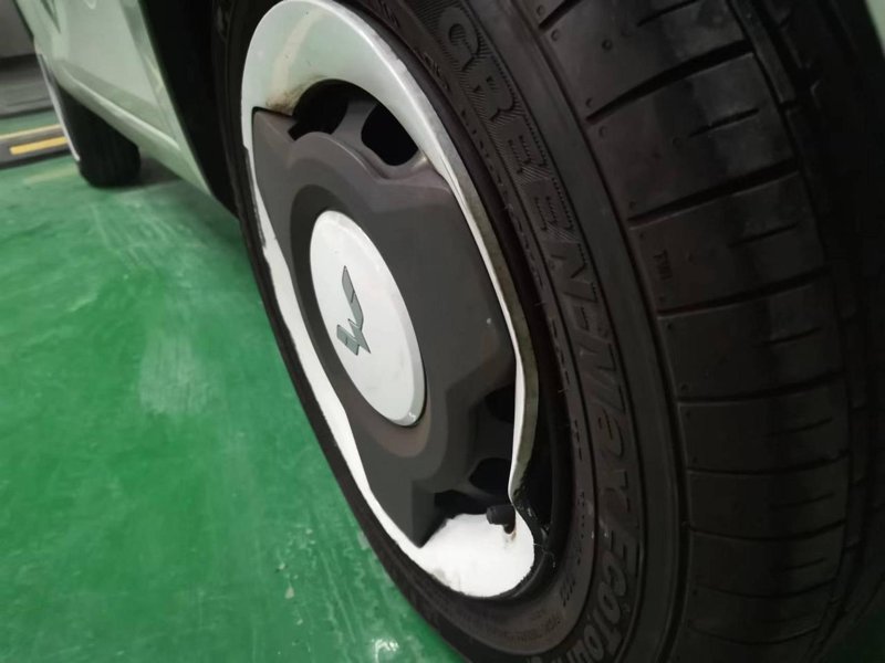 五菱宏光MINIEV 轮胎白色外壳变形了，会影响行驶吗？如果去修，大概几钱？