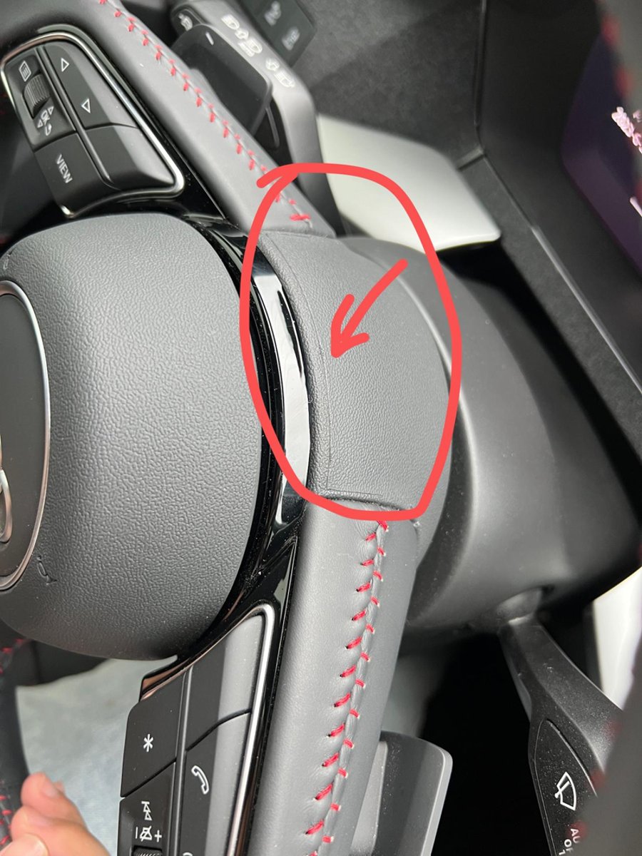 奥迪A3 提车以来一直都没注意 方向盘上面这个裂口是本身就这样设计的吗？有什么作用？