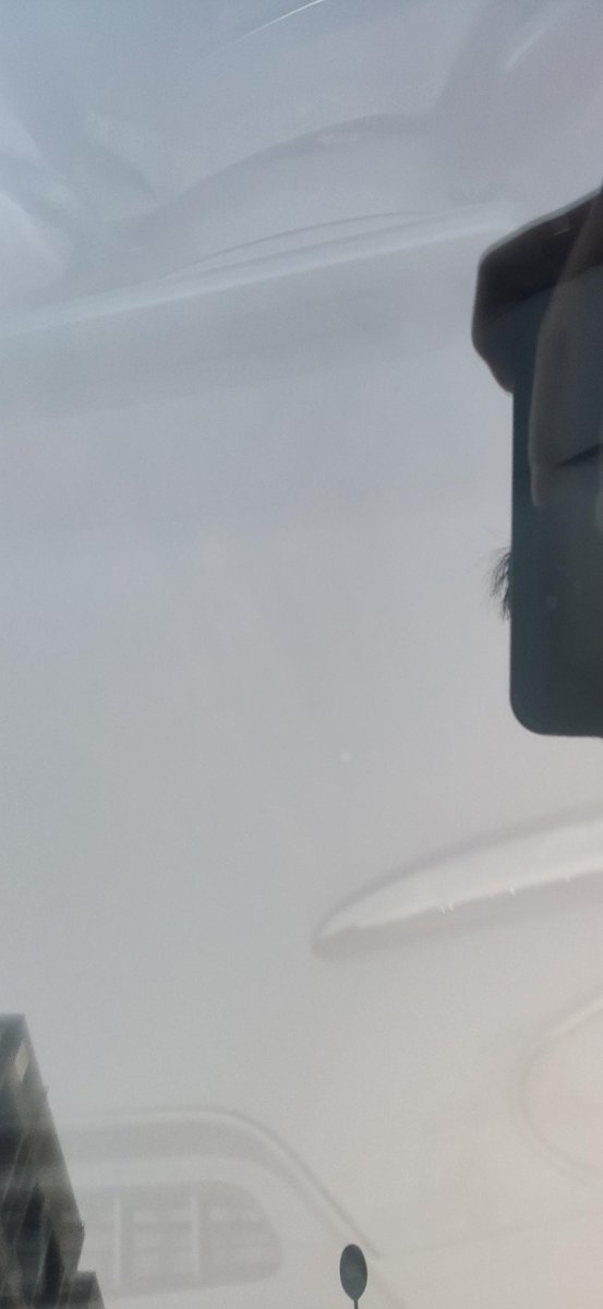 福特蒙迪欧 4S贴的前挡3M膜，质保几年，贴了有两个月了，洗完车发现擦不干净，一摸里面起泡泡了有灰尘那种，
