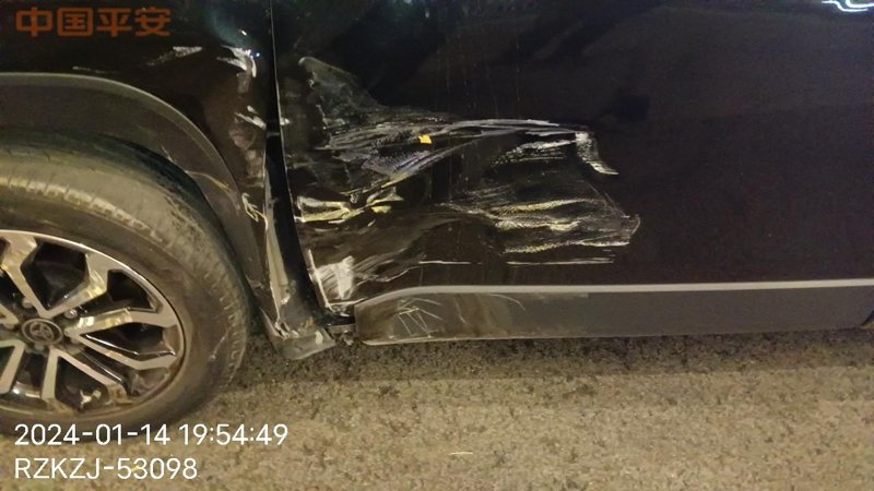 丰田锋兰达 车被撞了，哪里能搞到车门和叶子板的拆车件