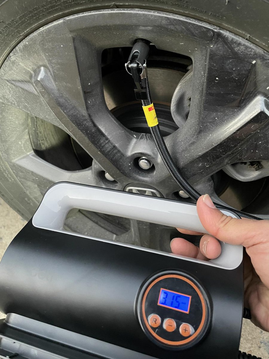 本田HR-V 有没有人测试过你们HRV的胎压，车机上也不显示，今天买了个车载充气泵，带测胎压的，试了一下，胎压显示3.1