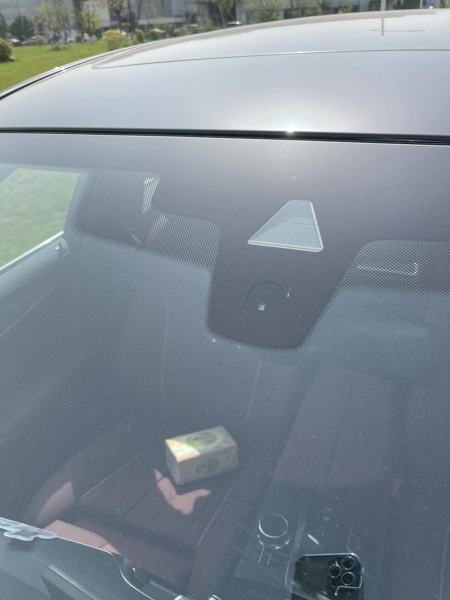 宝马5系 23款530尊享m运动套装有内置BMW行车记录仪吗？我看配置单有，自己车上没有，应用程序也没有，是减配了吗？