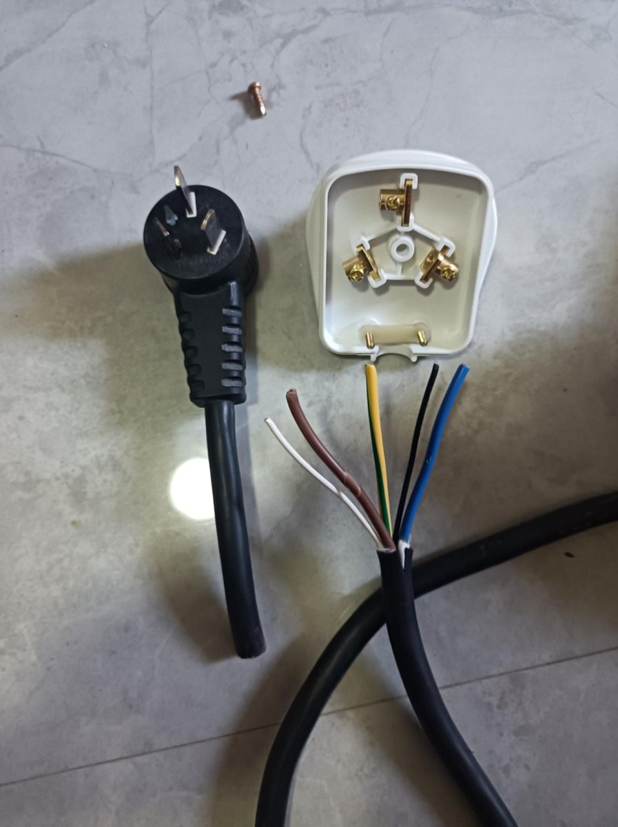 长安欧尚奔奔E-Star 充电器更换插头，需要焊接什么样的热敏电阻