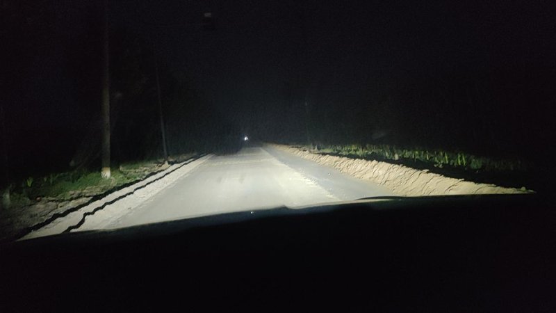名爵MG5天蝎座 前两天刚买的车，晚上我发现大灯 左边近 右边远 可以调齐吗