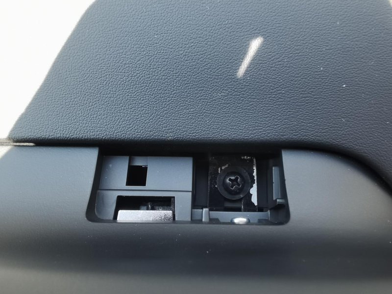 长安欧尚Z6 2022款智航型的行车记录仪内存卡在哪插，的车上怎么没有，插卡的地方直接是空的