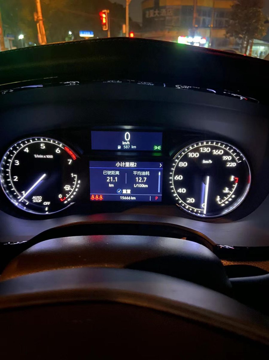 凯迪拉克XT5 开了21公里！油表就少了一格！什么原因？还有仪表显示的车速和导航显示的车速相差4公里！正常吗