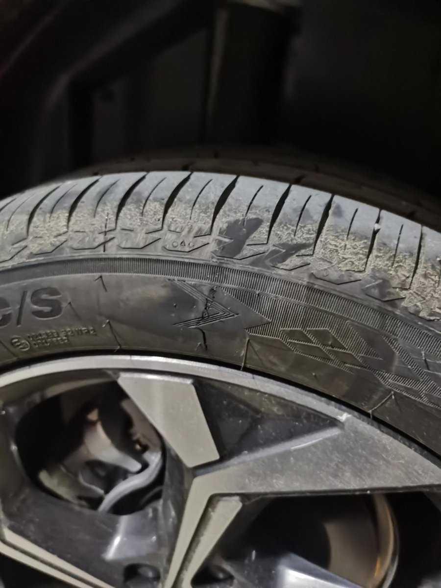 博越L荣耀版换个轮胎多少钱，轮胎擦破了?