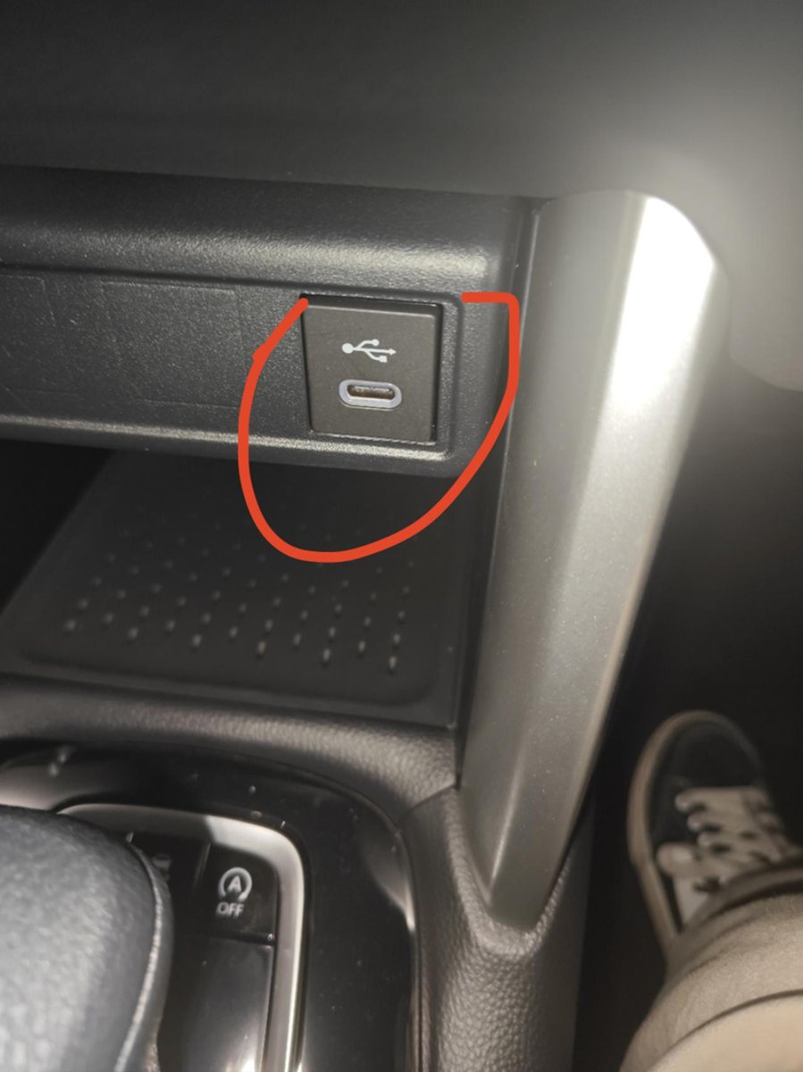 请问车友们2023款锋兰达中控屏的usb接口在哪，想手机导航投屏到中控，是需要连接到图中的type-c接口吗？