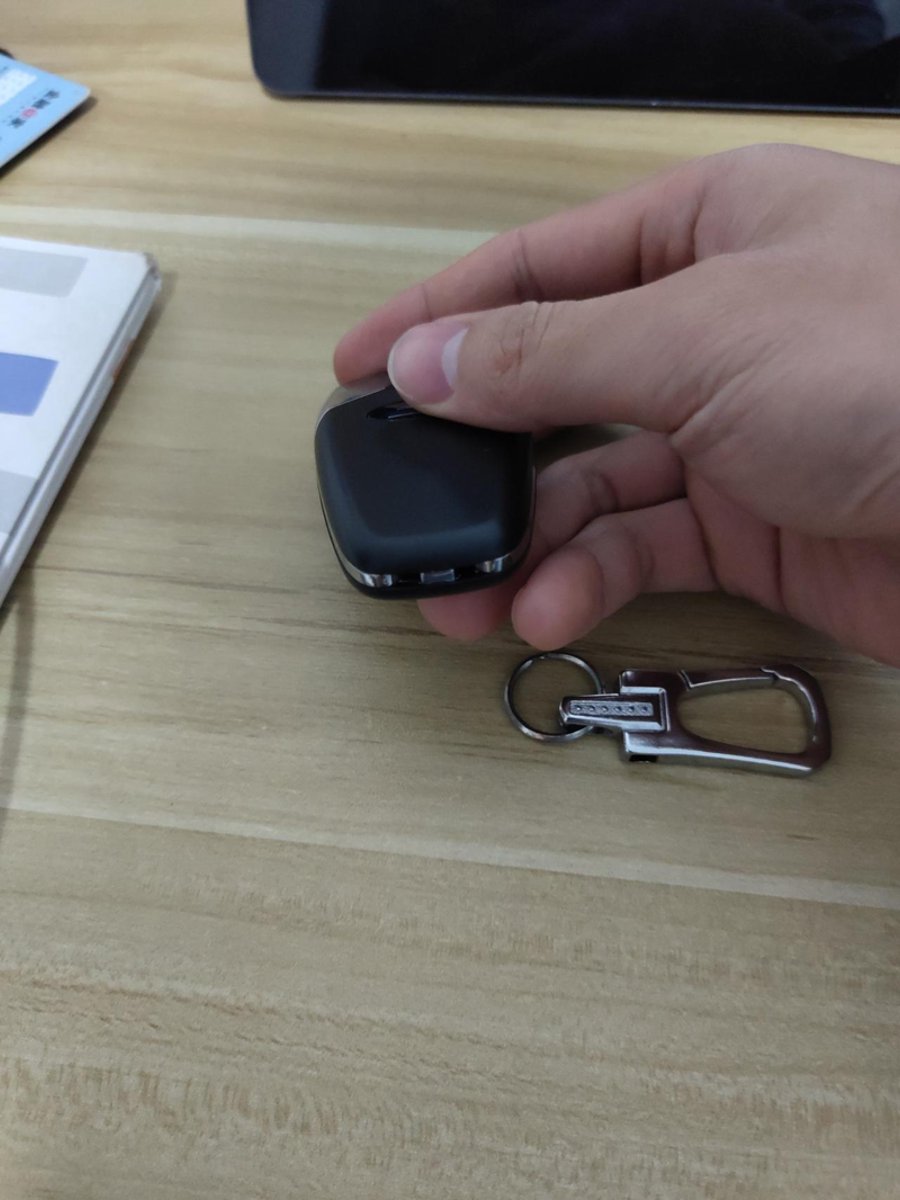 长安欧尚Z6 知道欧尚的钥匙怎么撬开的吗？想安个钥匙扣，不撬开安不了
