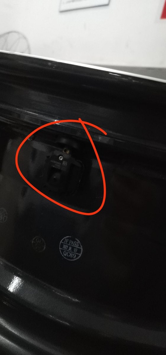 长安CS75 PLUS 换个轮毂，这个传感器拆不下来，有没有换轮毂的，新车没几个月，三个轮毂氧化了，现在更换轮毂，说拆不
