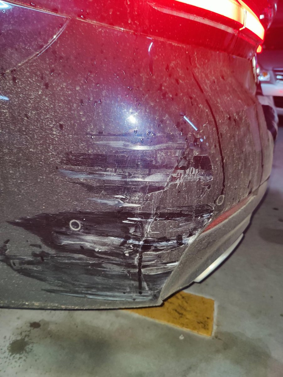 宝马5系 刚开了半年的车，被一辆左转的车追尾了[流泪]，这种修一下要多少钱啊，里面的雷达需要拆开看吗