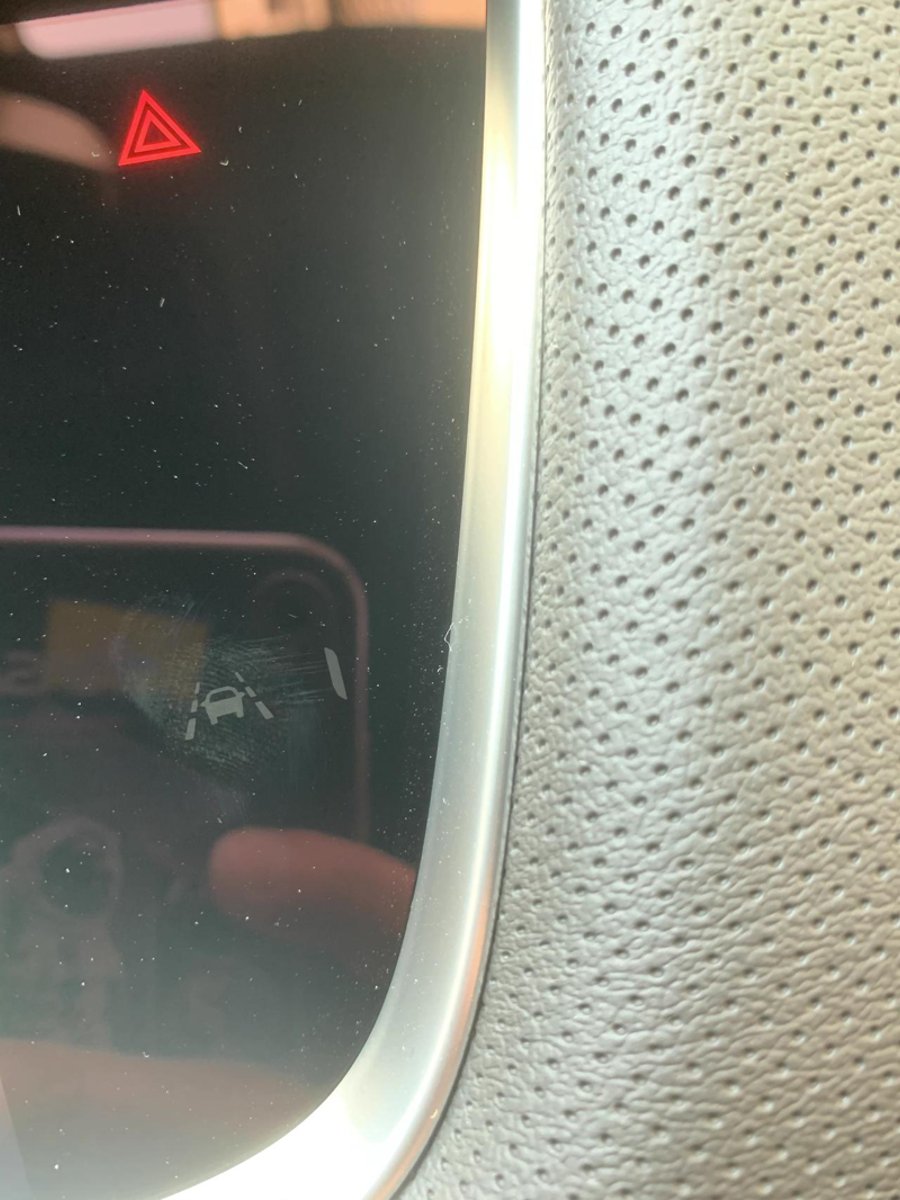 凯迪拉克XT5 车机上这两个不亮的键是啥玩意儿？点击没反应