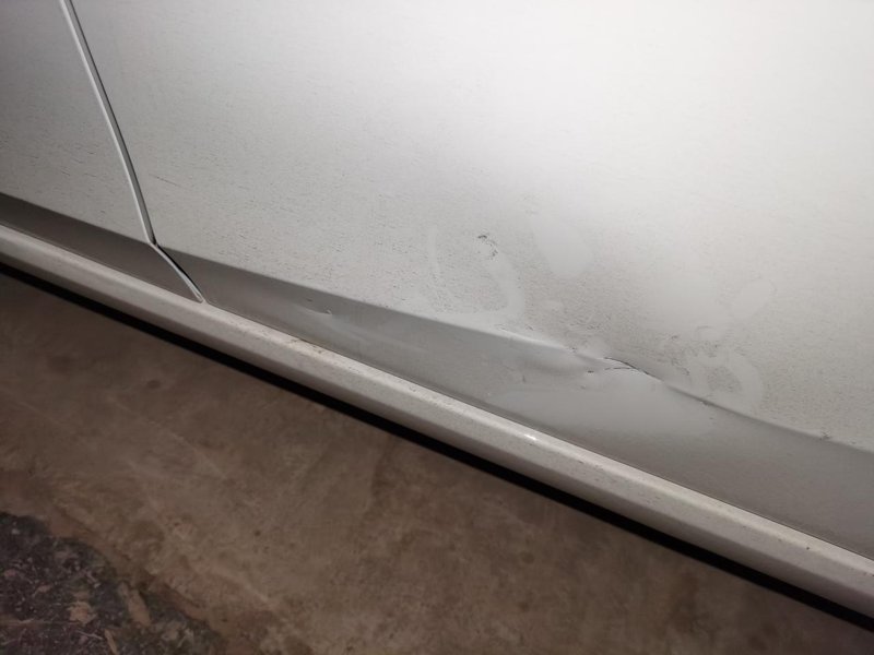 荣威i6 MAX 车友们，左后门蹭到了石头上面，碰巧的是蹭到了后门的线条上，这样的可以修复么？