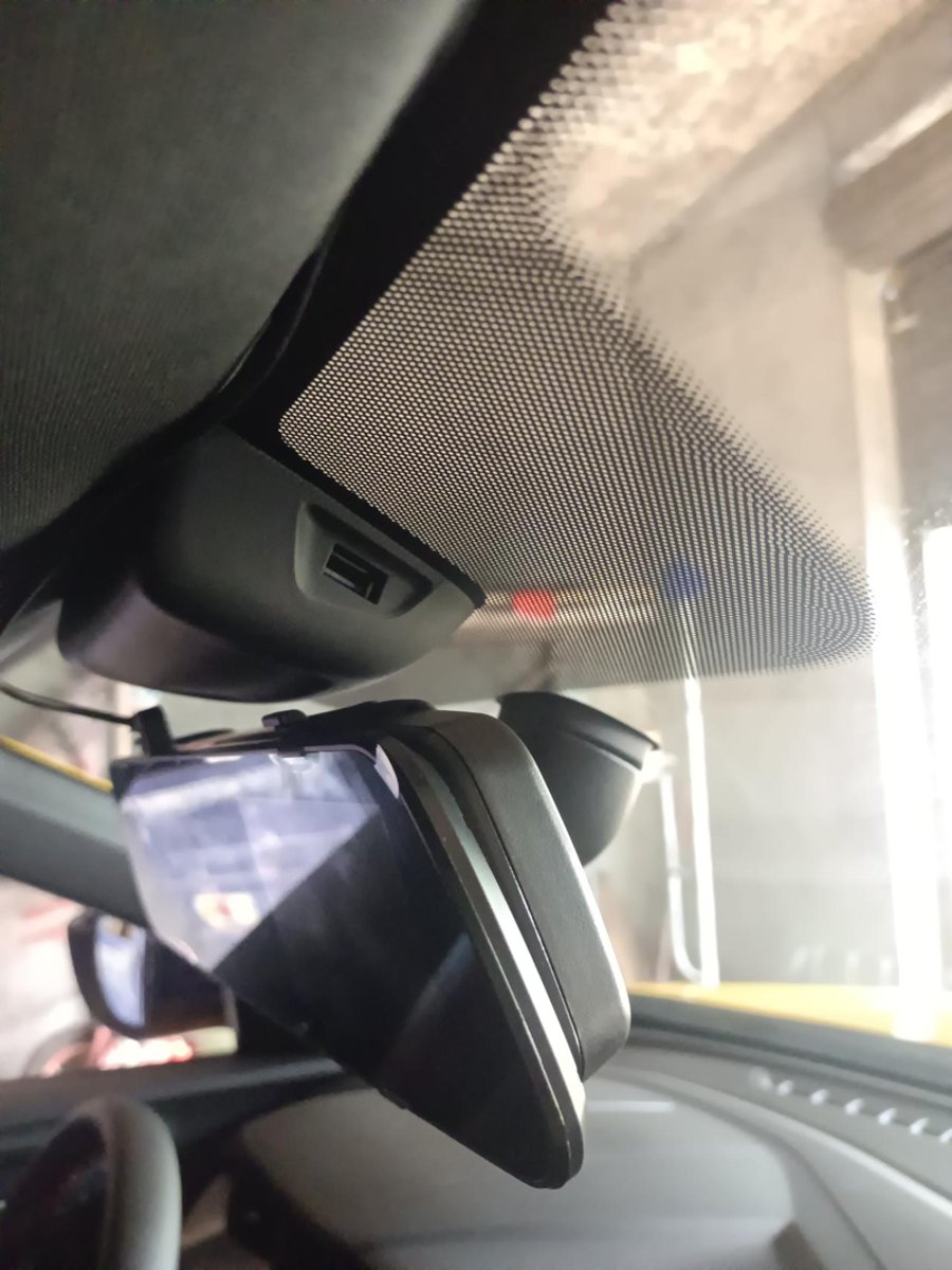 名爵MG5 名爵5车内后视镜上面地方有个USB接口，是干什么用的?