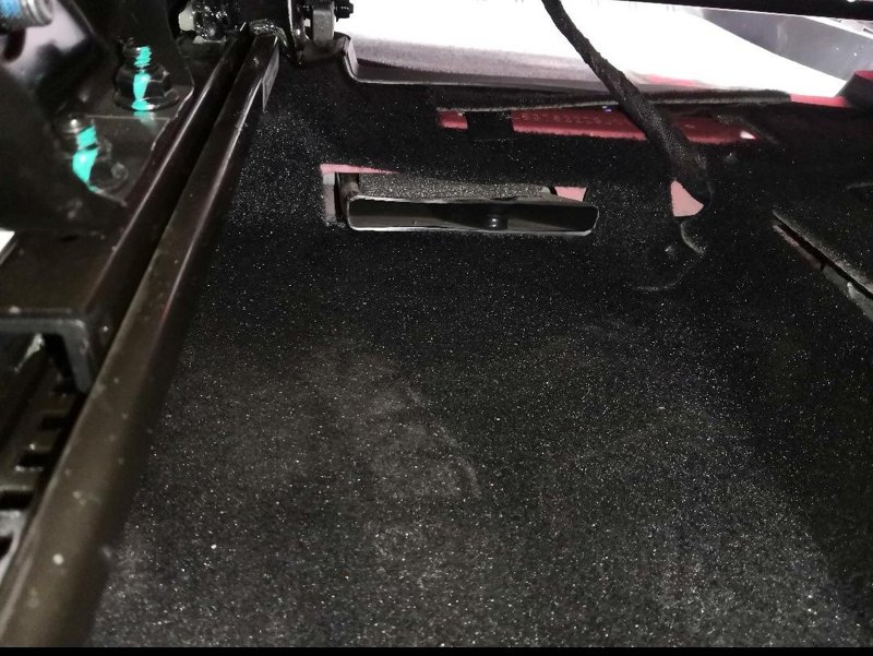 各位车友，你们的吉利新缤越主驾驶座位底下有这个东西吗？是什么来的？有什么作用？今天清理车内清洁才发现的？